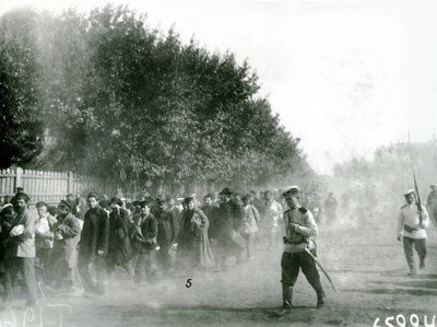 Politieke gevangenen worden geëscorteerd door St. Petersburg, 1906 door Russian Photographer